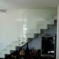 /album/galeria-de-fotos-guarda-corpo-e-kit-sacada/a1297986940-168034301-6-vidros-temperados-portas-e-vitrosbox-corrimaos-fachadas-e-fechamentos-brasil-jpg/